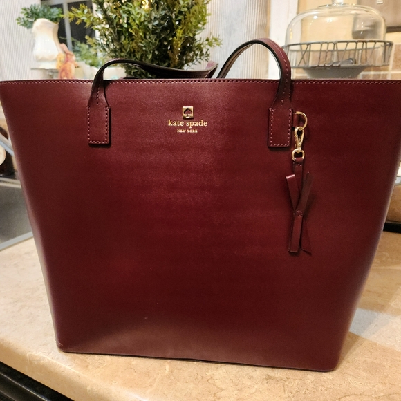 Kate Spade New York Sawyer Street Mulled Smooth Wine Large Tote - Picture 2 of 15